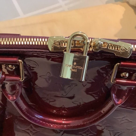 Louis Vuitton handbags - Picture 2 of 8